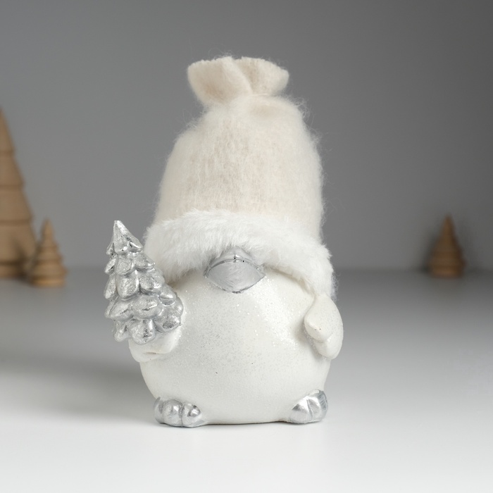 Фигурка полистоун «Воробушек в шапке с серебристой ёлкой», 10×8.5×13 см