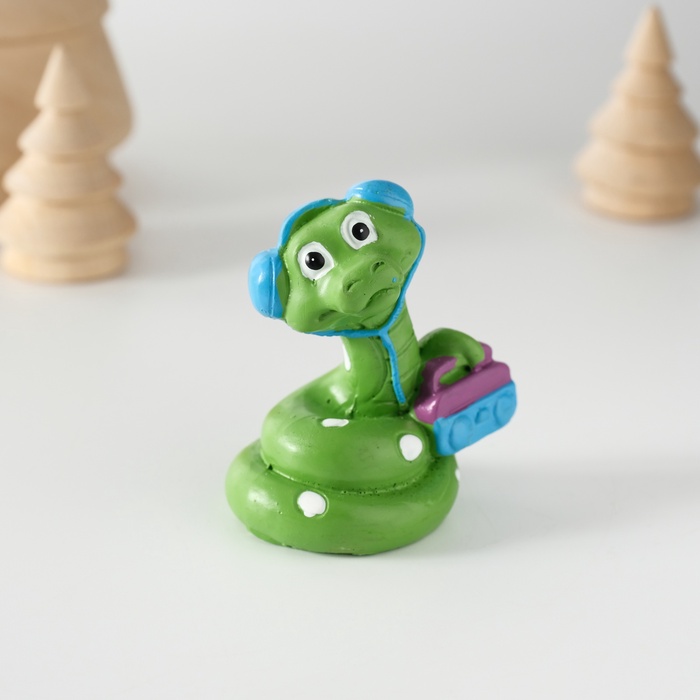 Фигурка полистоун «Змей в наушниках с магнитофоном», 5.8×5.8 см