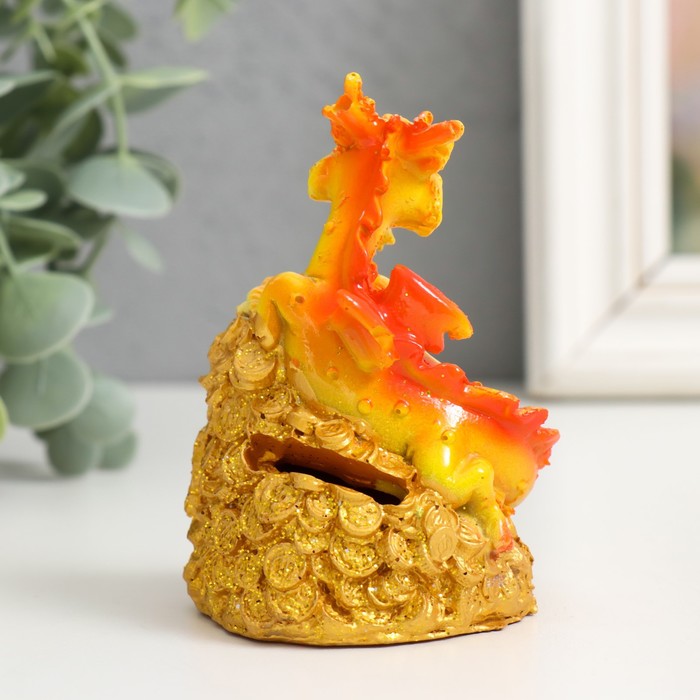 Фигурка полистоун «Огненный дракон на монетах/слитках», 6×5×9 см, МИКС
