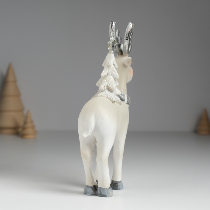 Фигурка полистоун «Олень с серебристыми рогами, с белой ёлкой на спине», 10×3×16.5 см