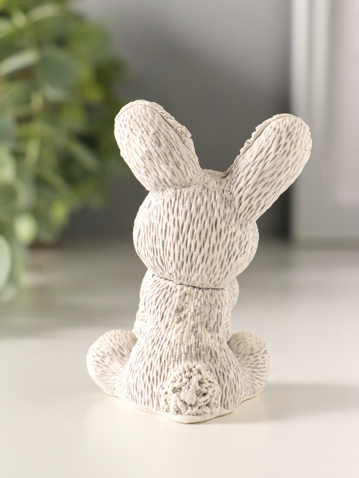 Фигурка гипс «Кролик с корзиной яиц», 5×5×8 см, серый