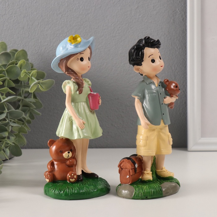 Набор фигурок полистоун «Мальчик и девочка с мишками», 2 шт., 6×7.5×17 см