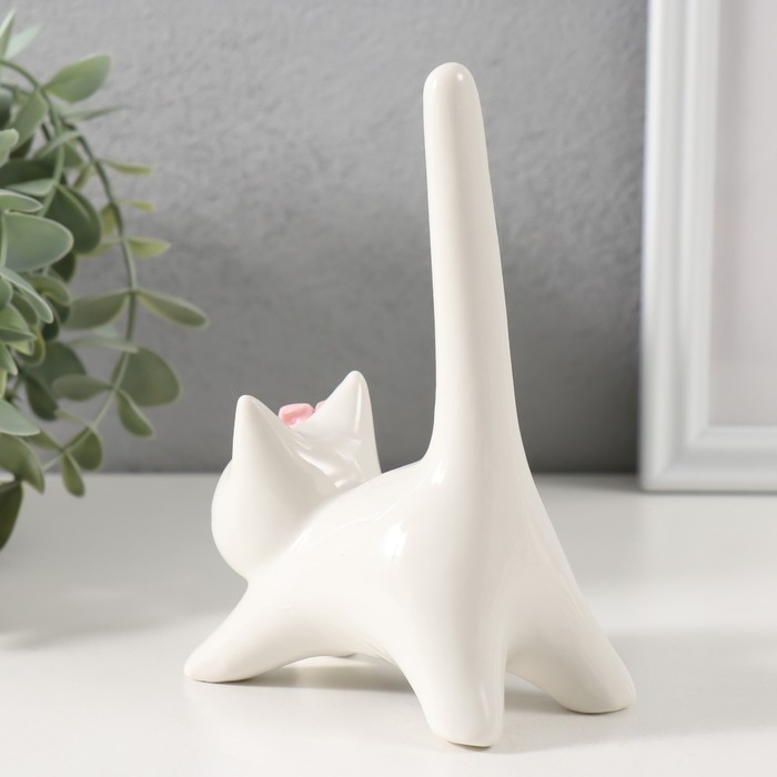 Фигурка керамика «Котик белый с длинным хвостом и розовым цветком», 9.4×5.3×14 см