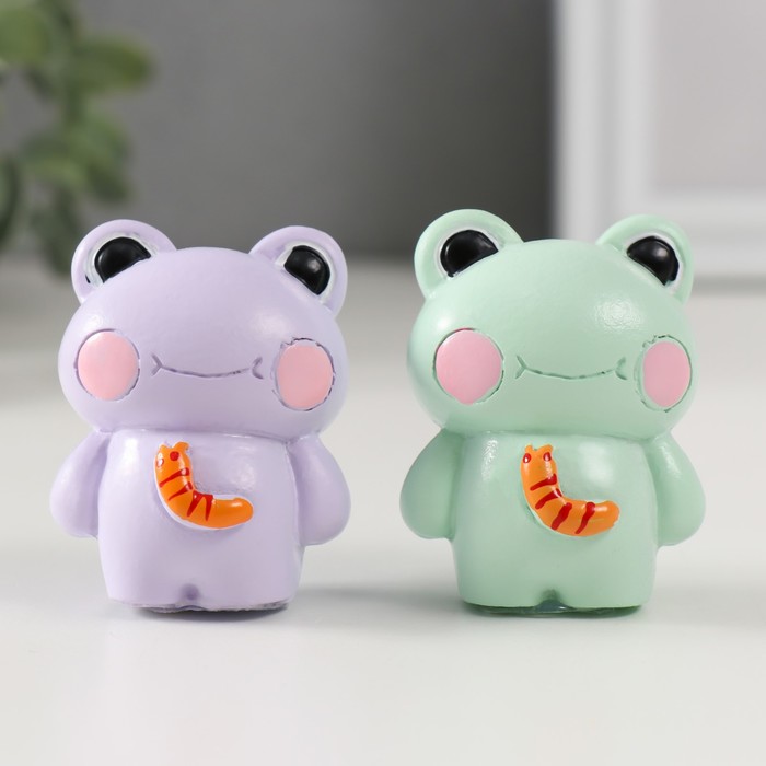 Фигурка полистоун «Лягушка с гусеницей», 2.5×3.5×5 см, МИКС