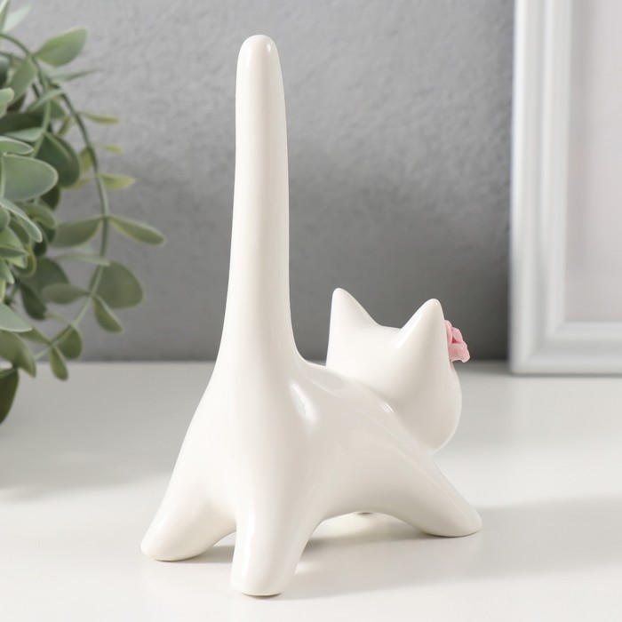 Фигурка керамика «Котик белый с длинным хвостом и розовым цветком», 9.4×5.3×14 см