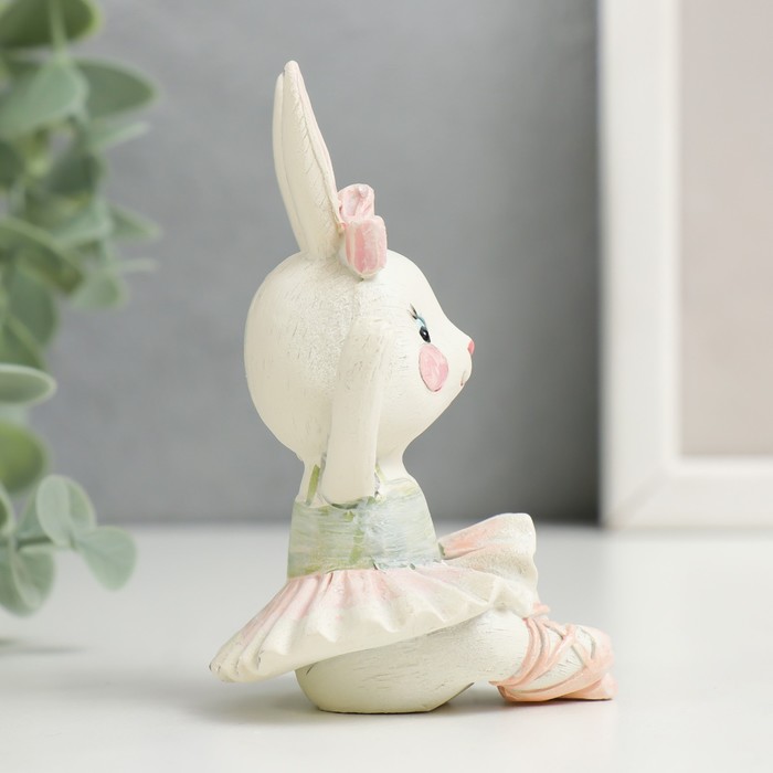 Фигурка полистоун «Зайка-балерина, сидит», 8.5×5×5.5 см