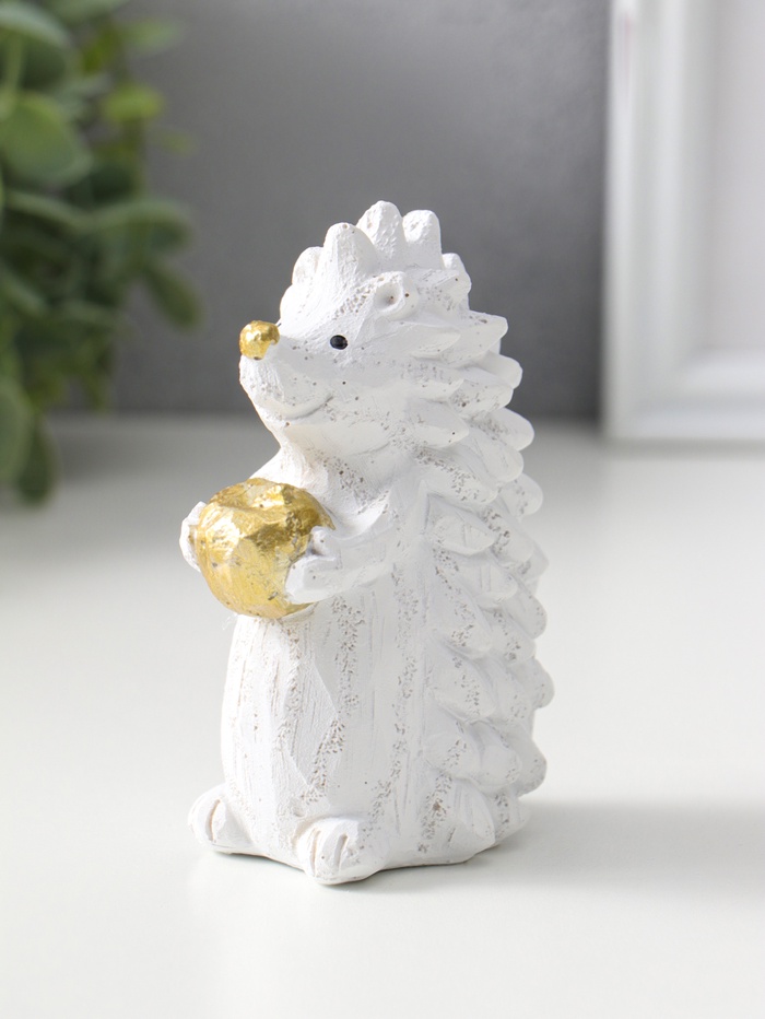Фигурка полистоун «Ёжик с яблоком», белый с золотом, 5×8×10.8 см