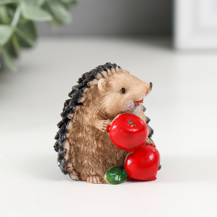 Фигурка полистоун «Ёжик с яблоком», 3.8×4.7×4.4 см, МИКС