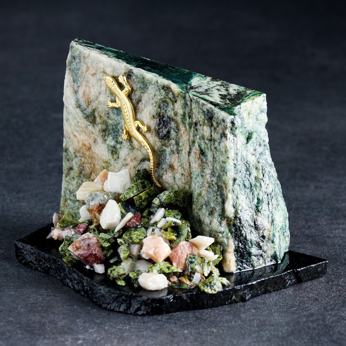 Фигурка «Горка», змеевик