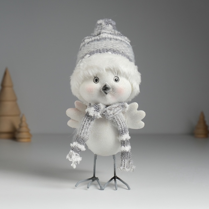 Фигурка полистоун «Воробушек белый в шапке с мехом», 9×11×16.5 см