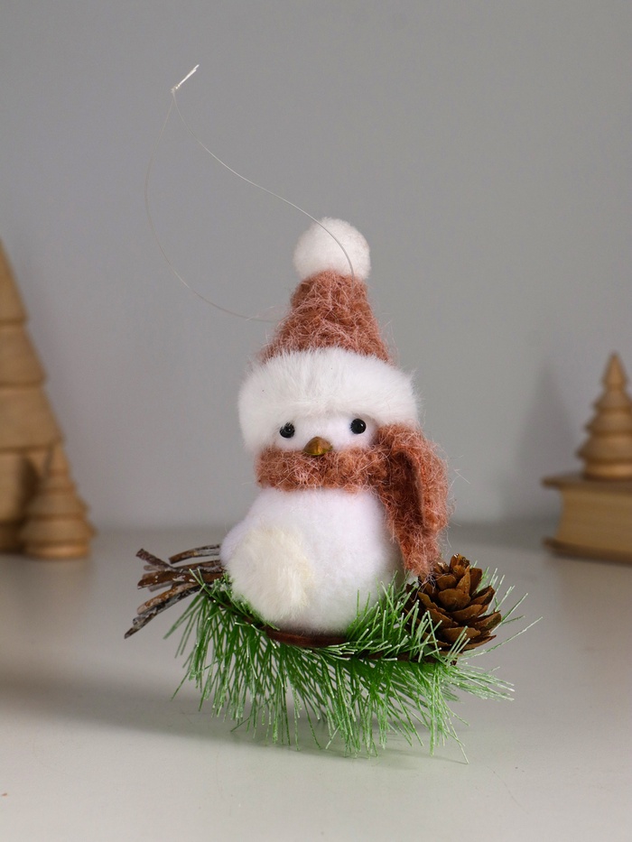 Фигурка «Белая птичка в золотом колпаке на веточке ели», 13×6×12.5 см