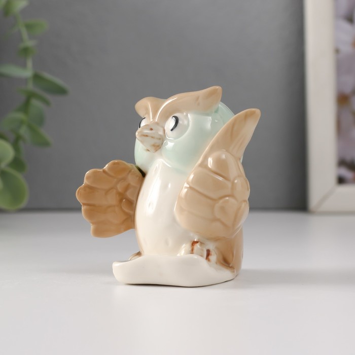 Фигурка керамика «Маленький филин с пером и бумагой», 6.5×5.6×6.4 см