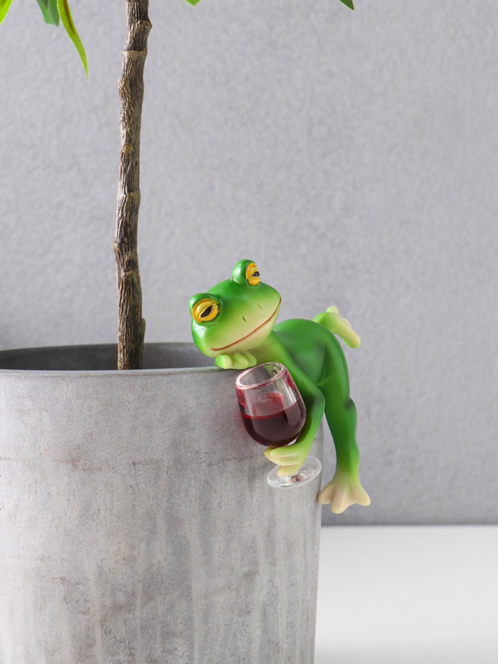 Фигурка для флорариума «Лягуха с бокалом - расслабляемся», полистоун, декор на кашпо, 9.5×4.5×7.5 см