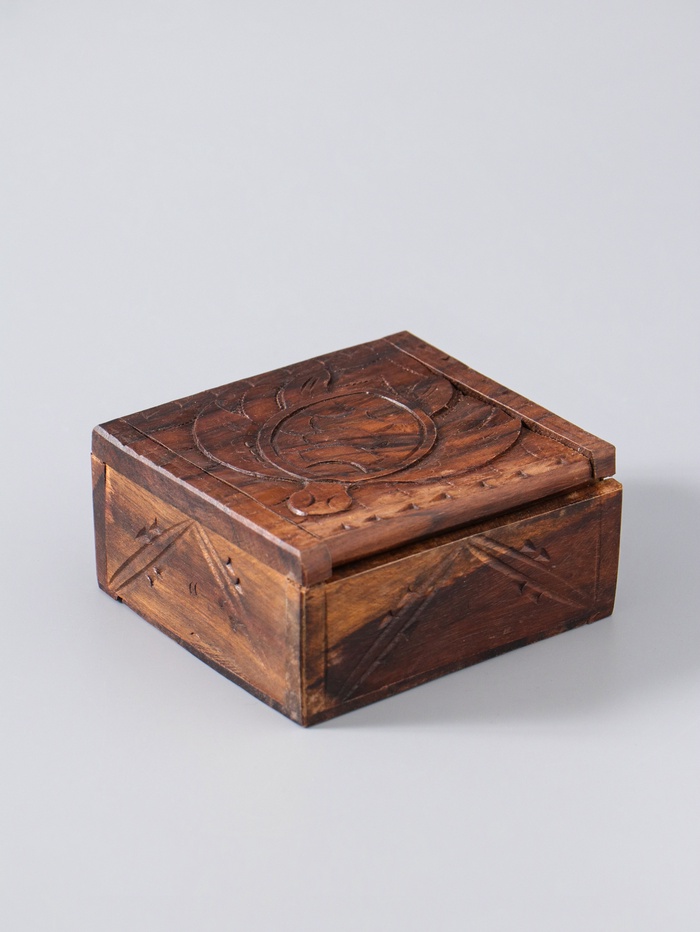 УЦЕНКА Шкатулка резная