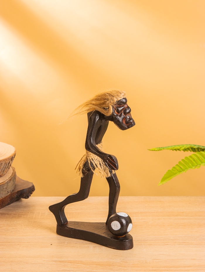 Сувенир «Абориген-футболист», 8×12×21 см, дерево