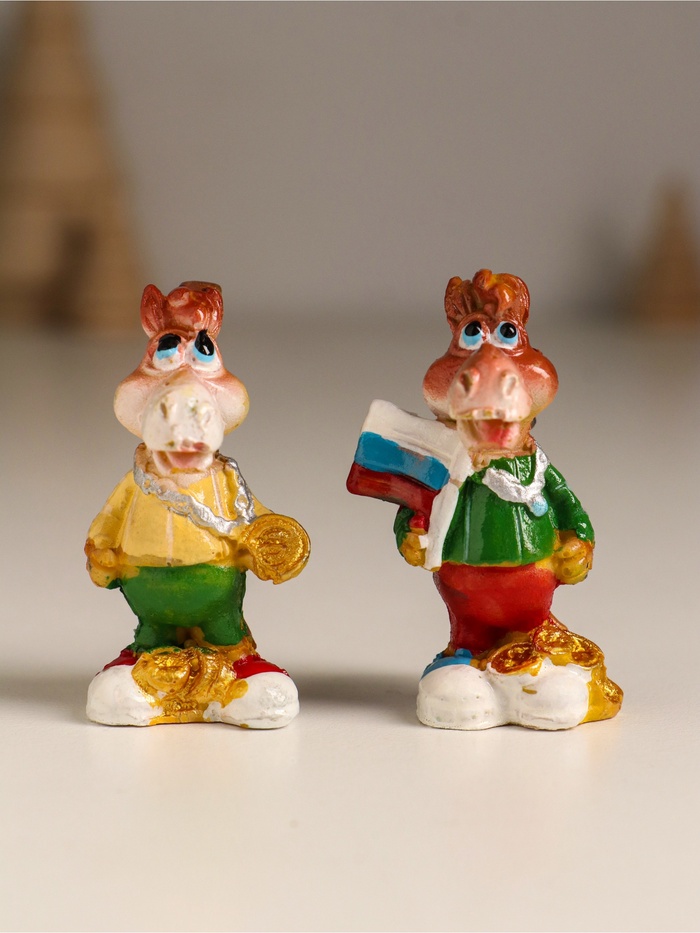 Фигурка полистоун «Конь в спортивном костюме», 3.3×2.3×5 см, МИКС