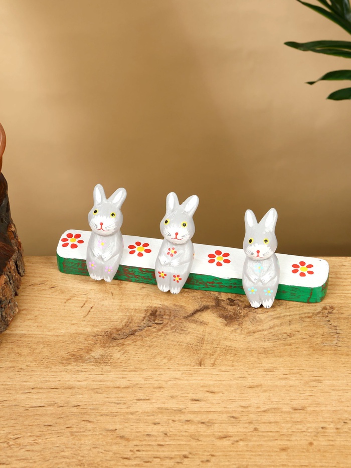 Сувенир «Зайки на скамейке», 18×4×6 см, дерево