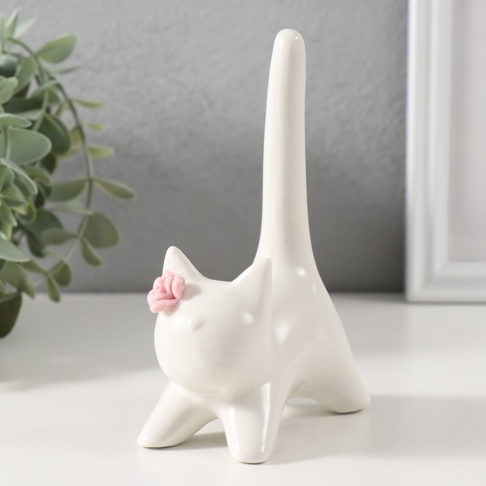 Фигурка керамика «Котик белый с длинным хвостом и розовым цветком», 9.4×5.3×14 см