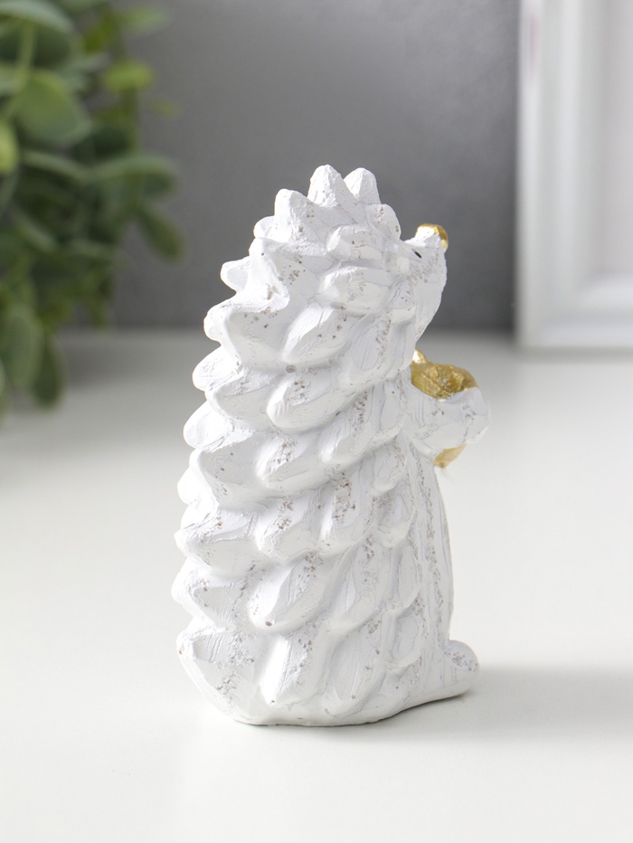 Фигурка полистоун «Ёжик с яблоком», белый с золотом, 5×8×10.8 см