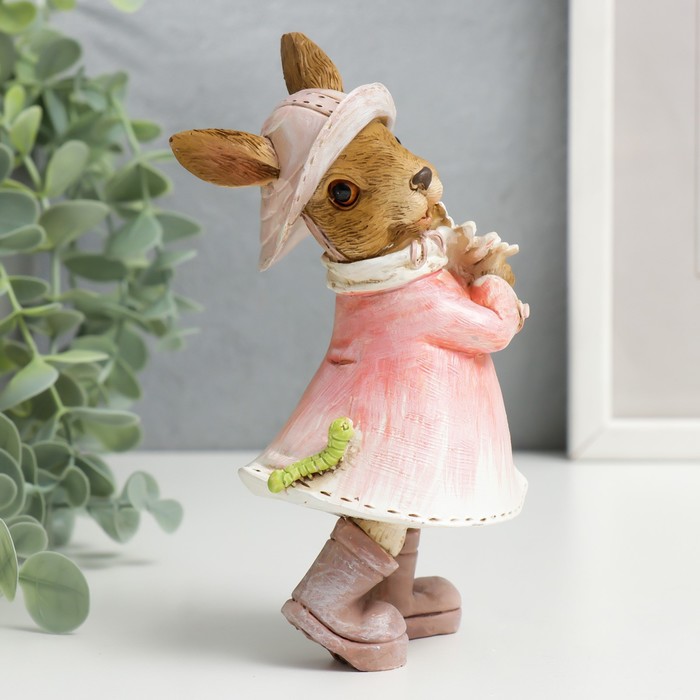 Фигурка полистоун «Зайка в шляпке и дождевике с цветком и гусеницей», 14.5×6.5×8 см