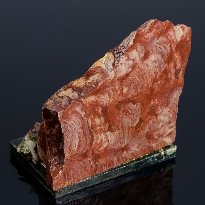 Фигурка-скол «Горка», с корундом