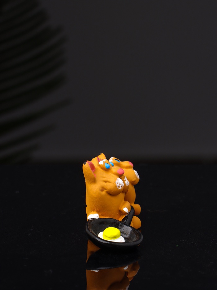 Фигурка полистоун «Два кота с яичницей», 3.2×7×2.6 см