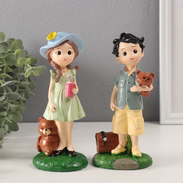 Набор фигурок полистоун «Мальчик и девочка с мишками», 2 шт., 6×7.5×17 см