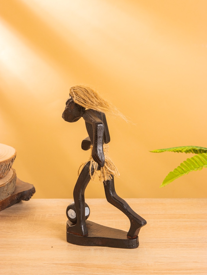 Сувенир «Абориген-футболист», 8×12×21 см, дерево