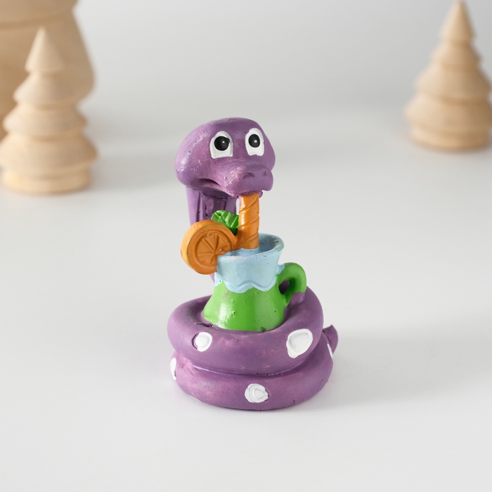 Фигурка полистоун «Змей с бокалом смузи», 3.5×6 см