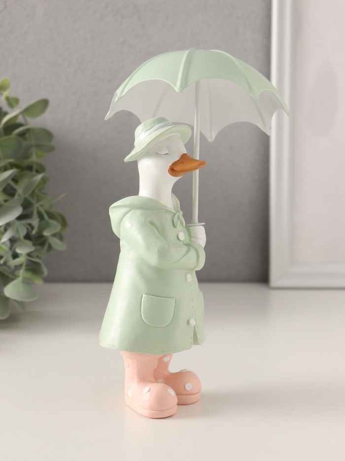 Фигурка полистоун «Утка в зелёном дождевике под зонтом», 7×6.5×15.5×18 см