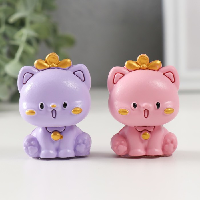 Фигурка полистоун «Кошечка с золотым колокольчиком», 2×3×5 см, МИКС