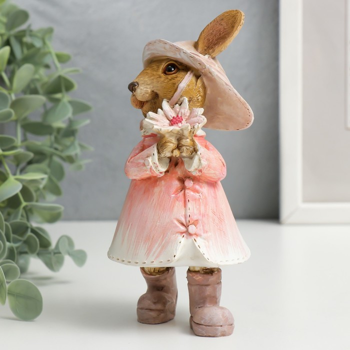Фигурка полистоун «Зайка в шляпке и дождевике с цветком и гусеницей», 14.5×6.5×8 см
