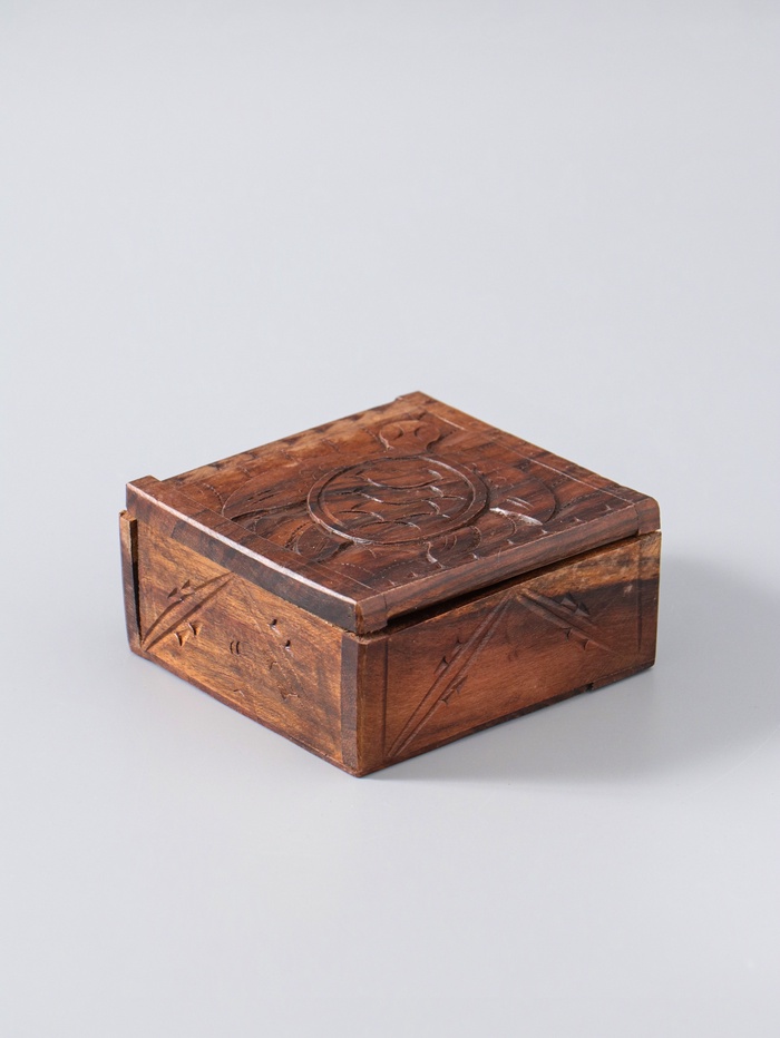УЦЕНКА Шкатулка резная