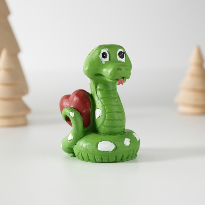 Фигурка полистоун «Змейка с сердцем», 4.6×5.8 см