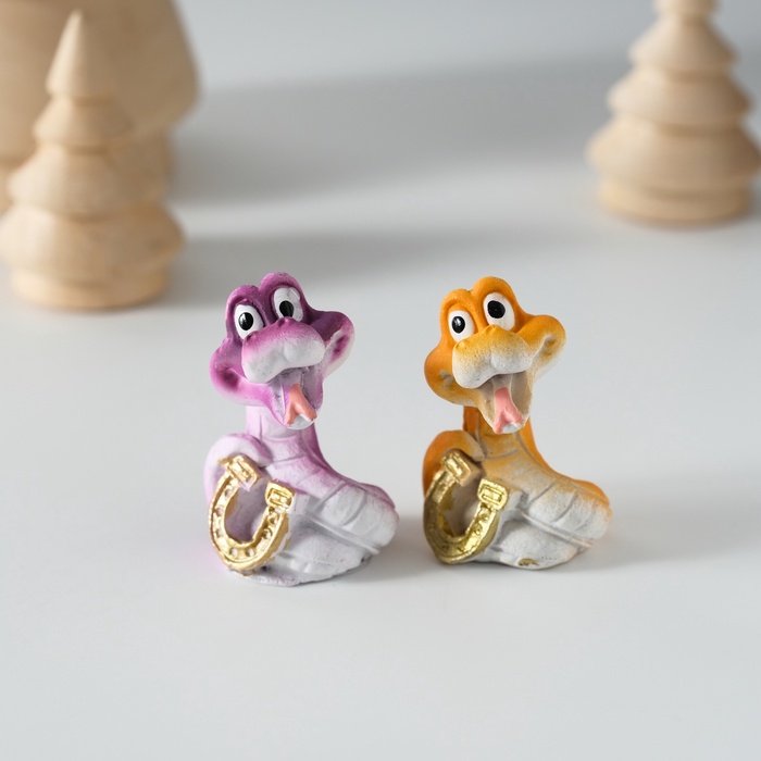 Фигурка полистоун «Змейка с подковой», 2.5×2.5×4 см, МИКС