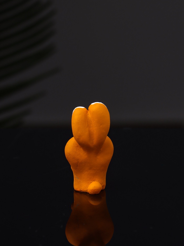 Фигурка полистоун «Зайчик с сердцем», 3.5×1.8×1.7 см