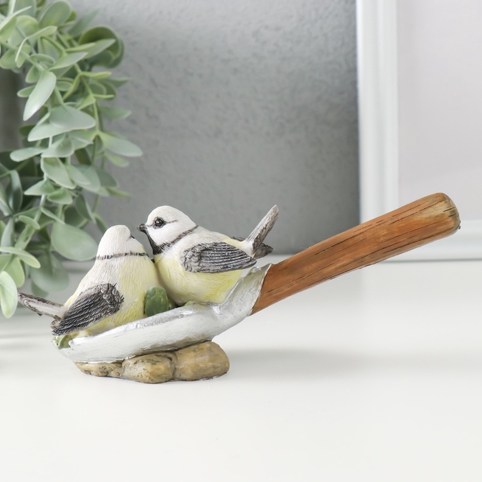 Фигурка полистоун «Синички на лопате, с цветами», 17×5.5×7 см