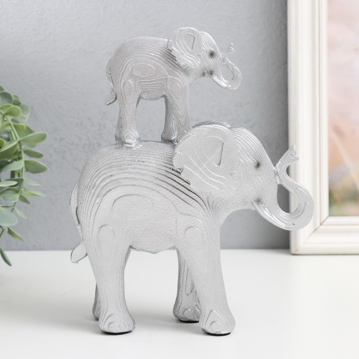 Фигурка полистоун «Серебристый слон со слонёнком на спине: узор листья», 16×7×19.5 см
