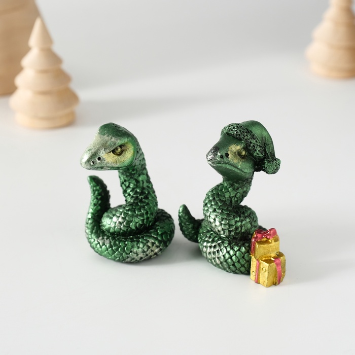 Фигурка полистоун «Зелёная змейка», 5×3×5 см, МИКС