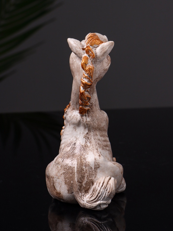 Фигурка гипс «Конь с букетом», 11 см, бежевая