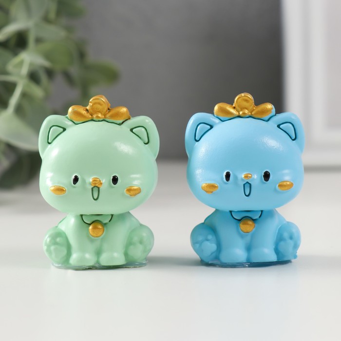 Фигурка полистоун «Кошечка с золотым колокольчиком», 2×3×5 см, МИКС