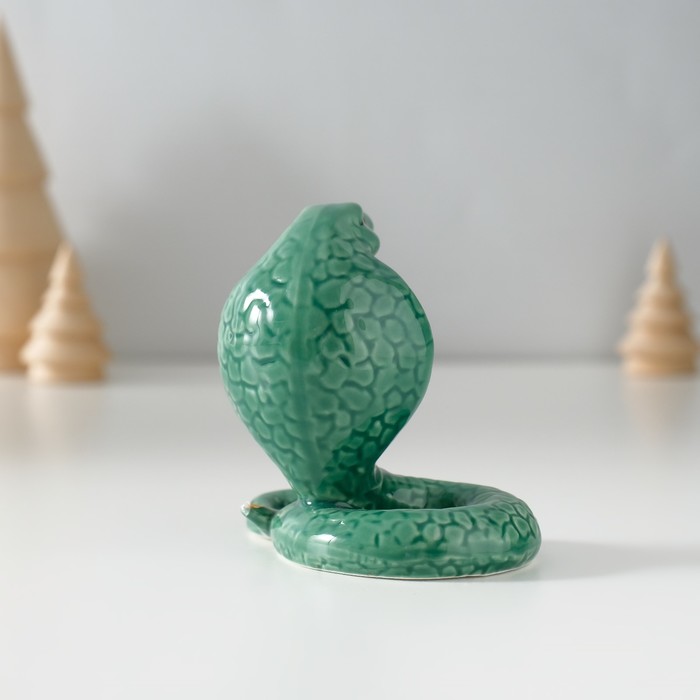 Фигурка керамика «Тёмно-зелёная кобра», с золотом, 4.7×8×7.5 см