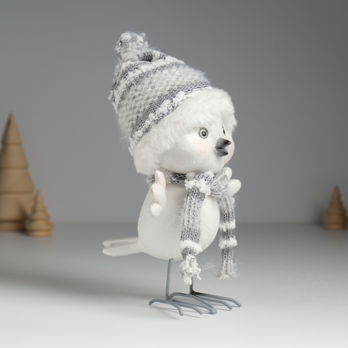 Фигурка полистоун «Воробушек белый в шапке с мехом», 9×11×16.5 см