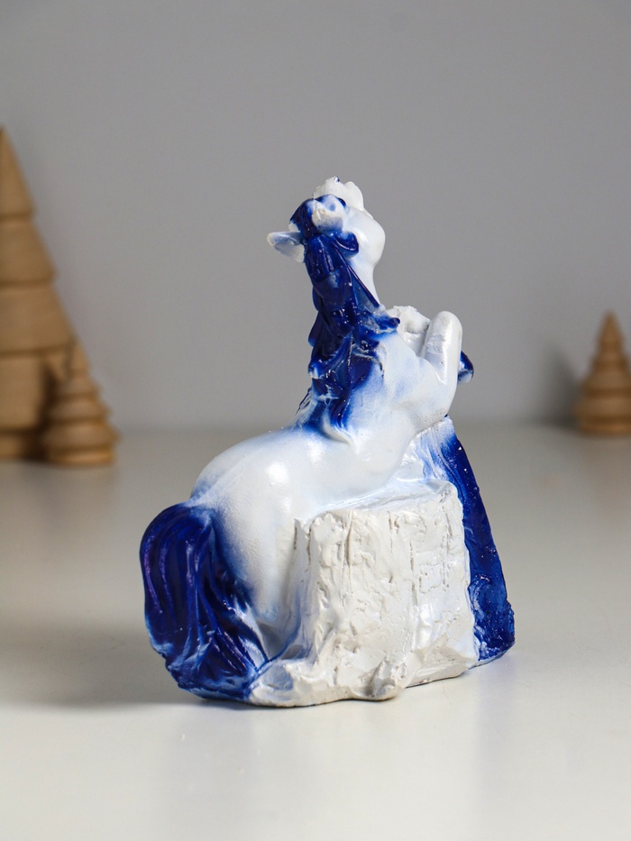 Копилка для денег «Лошадь с цветами», гипс, 13.5×12×6 см, бело-голубой