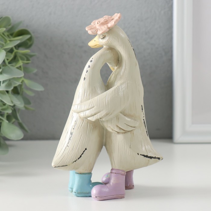 Фигурка полистоун «Гуси: объятия, нежность», 9×5.5×14.5 см