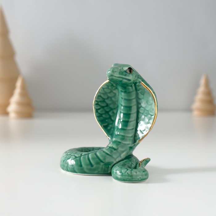 Фигурка керамика «Тёмно-зелёная кобра», с золотом, 4.7×8×7.5 см