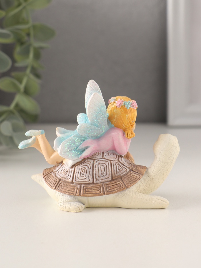 Фигурка полистоун «Девочка-фея верхом на черепахе», 9.5×5×7 см
