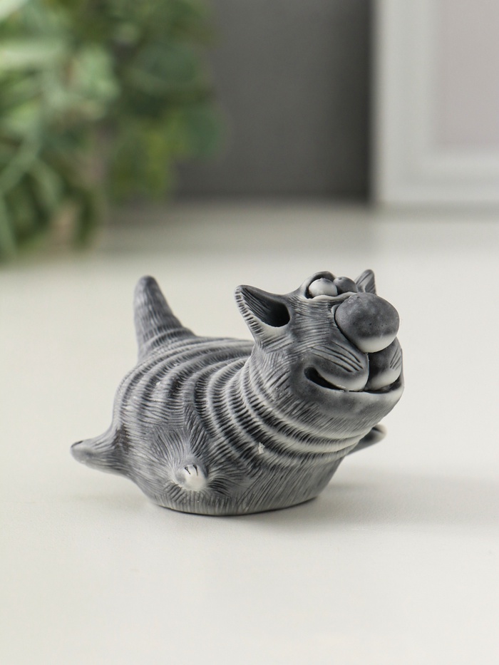 Фигурка «Кот летит на пузе», 4.5 см