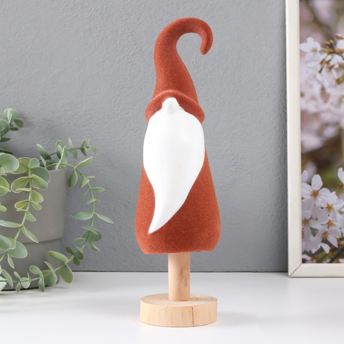 Фигурка керамика «Гном в красном кафтане и колпаке», 7.7×7.2×26.6 см