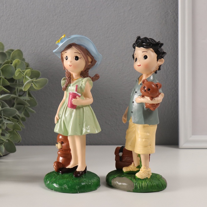 Набор фигурок полистоун «Мальчик и девочка с мишками», 2 шт., 6×7.5×17 см
